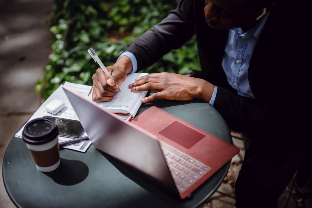 Source de revenu passif - investir dans des sites rentables