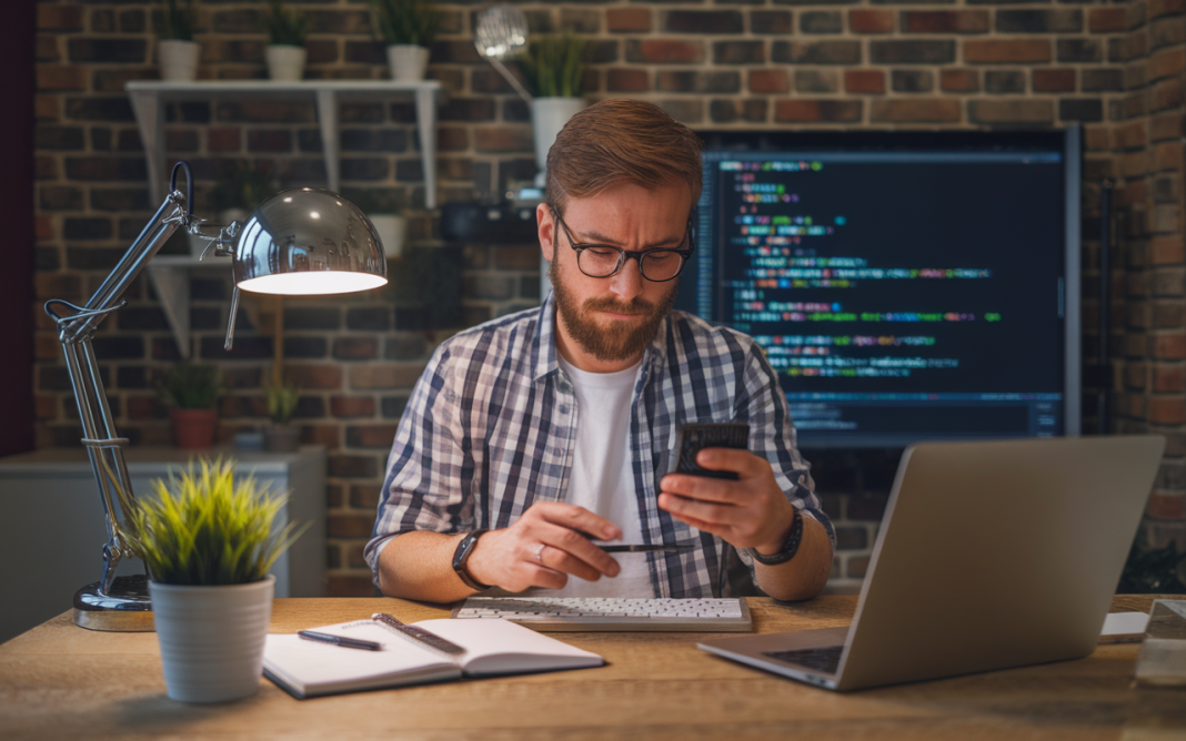 Front-end et back-end : la guerre des codeurs en 2025, qui l'emportera ?